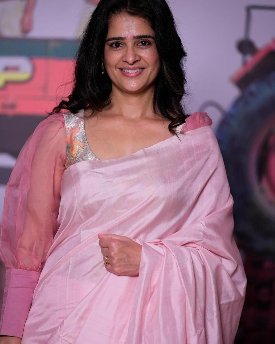 Telugu Actress Sathya krishnan Stills in Pink Saree